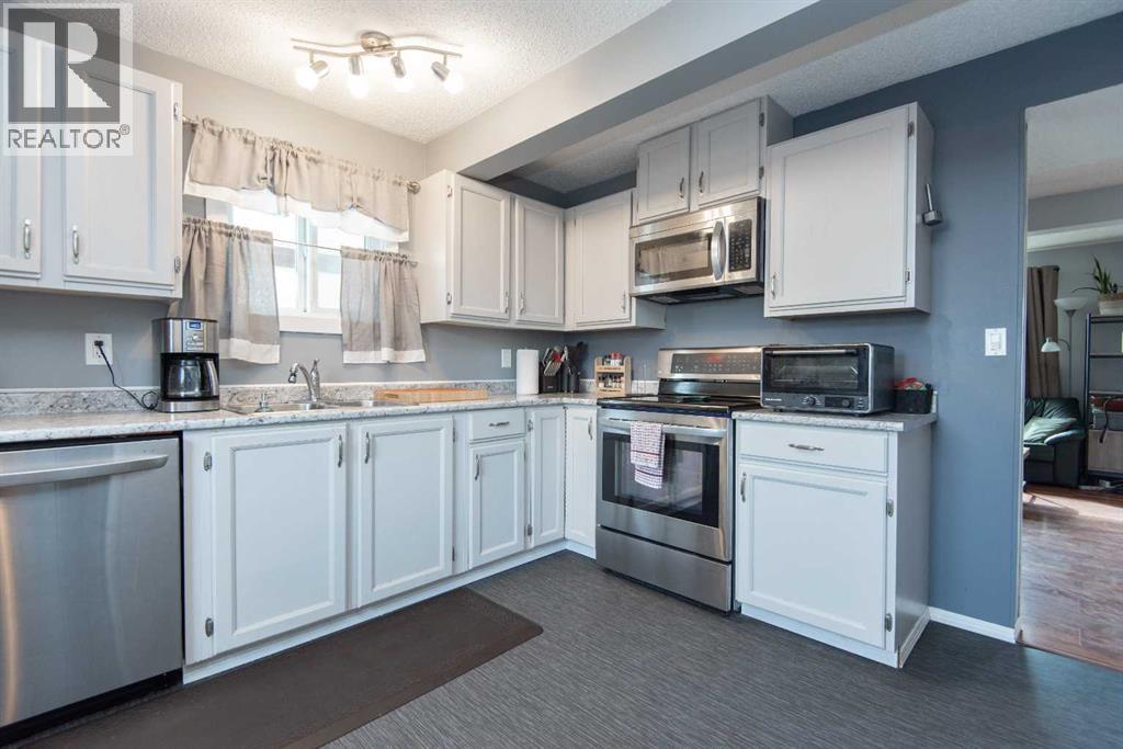 Listing photo – 5716 71 Street, Red Deer
