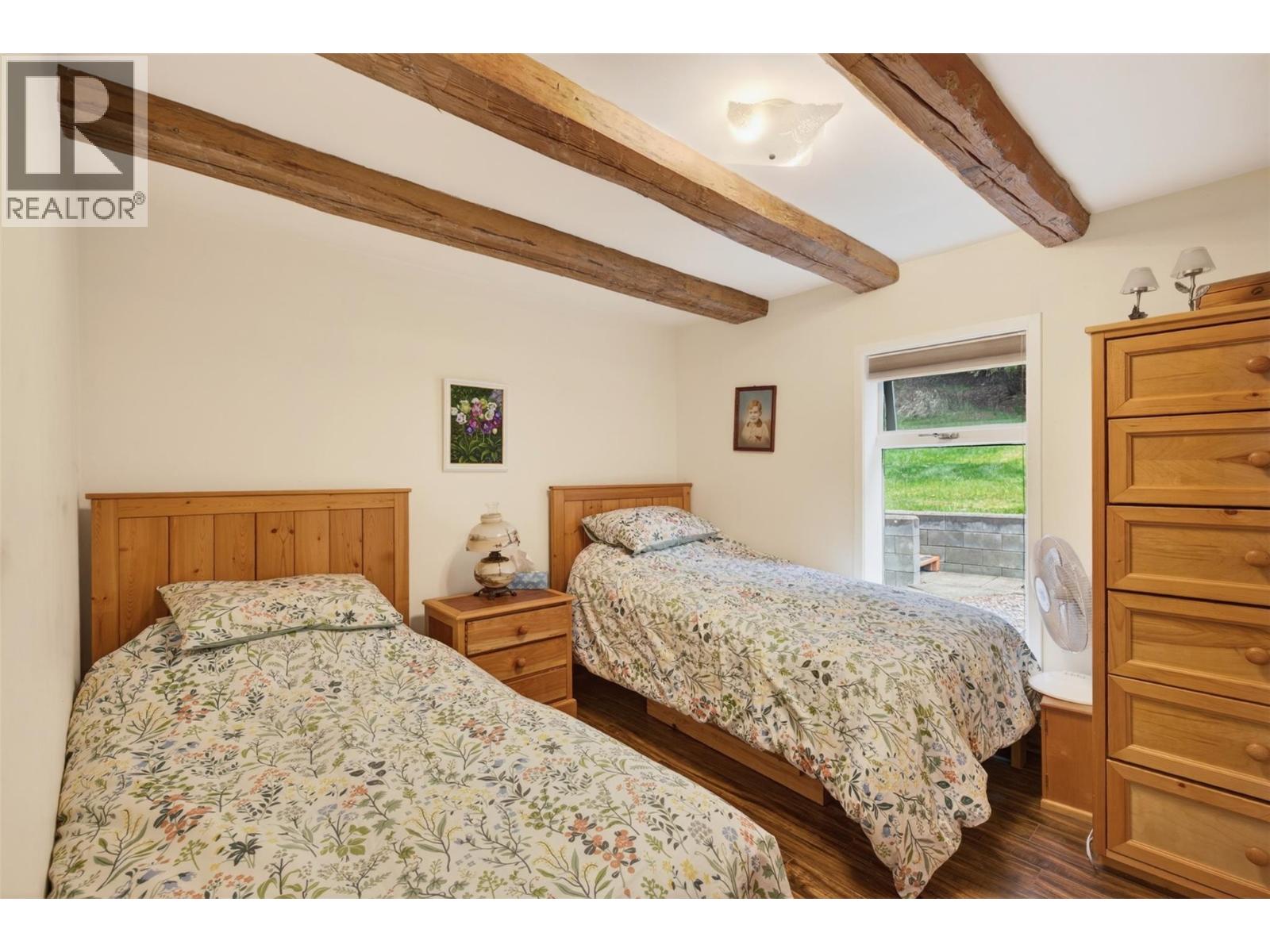7483 Squilax-Anglemont Road - 23