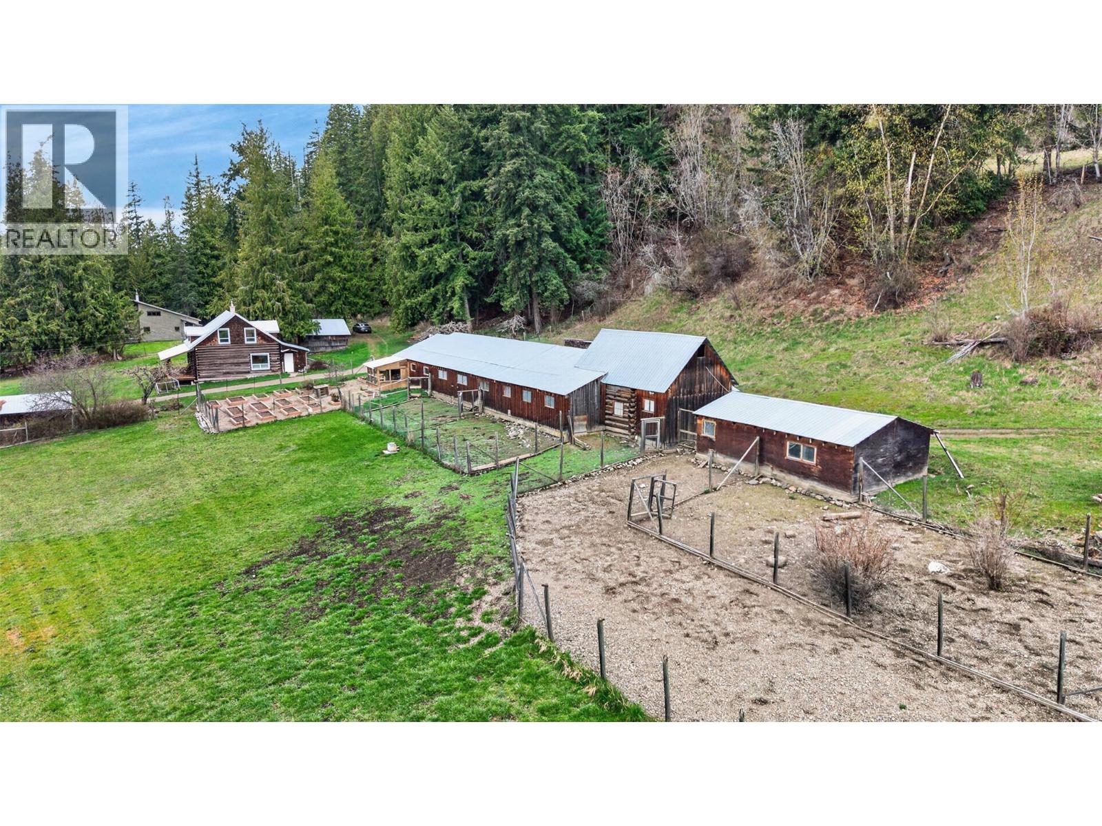 7483 Squilax-Anglemont Road - 43
