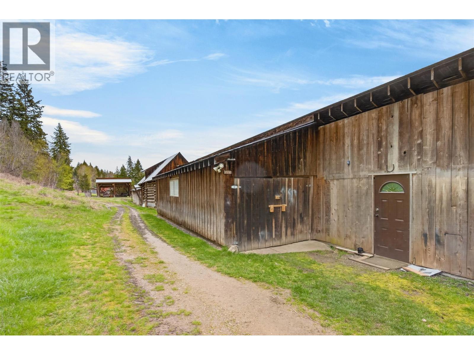 7483 Squilax-Anglemont Road - 10