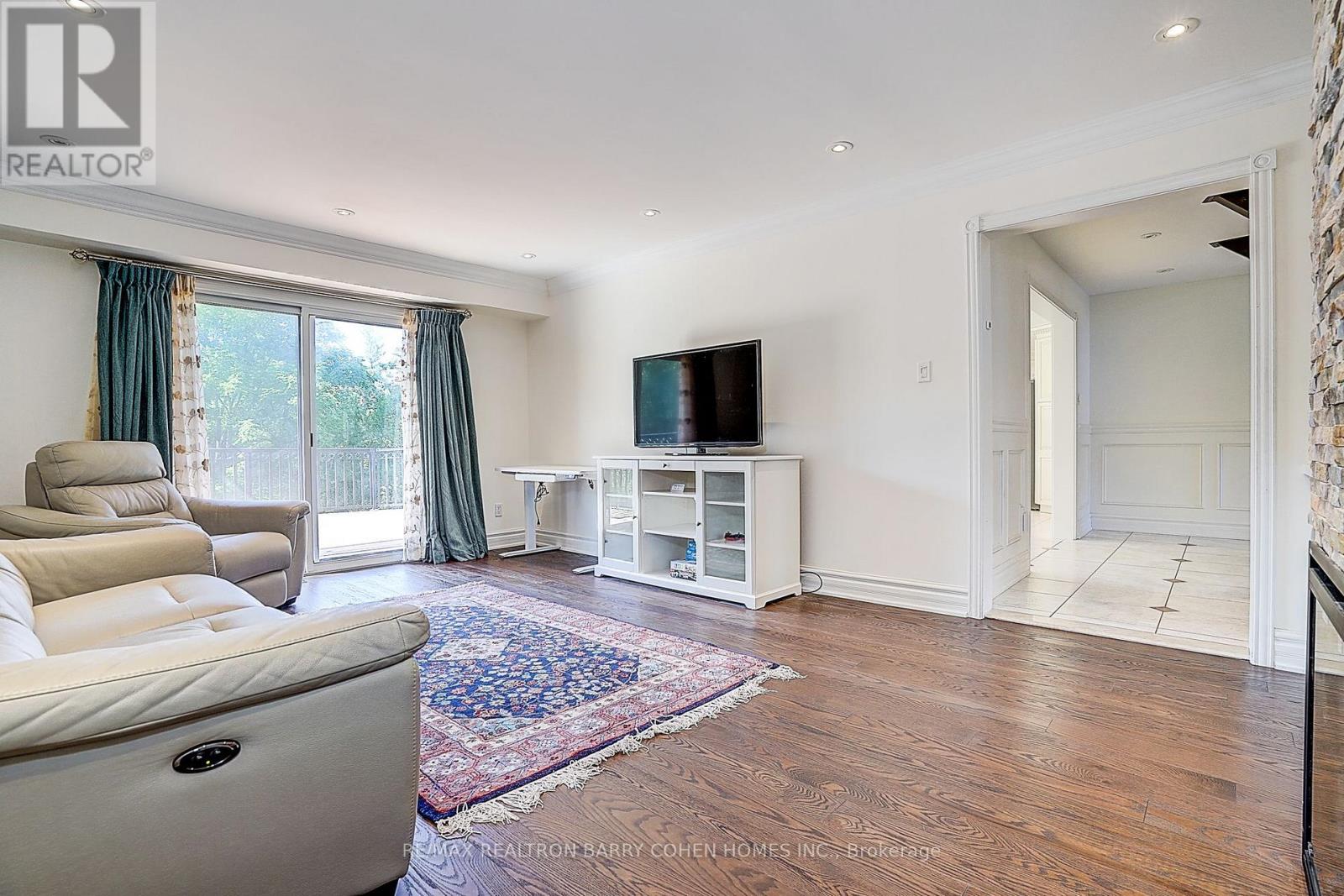 44 PRINCE EDWARD BOULEVARD - Image 17