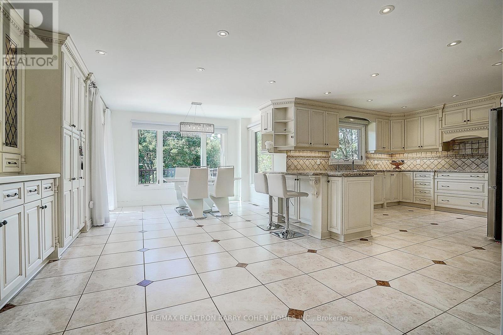 44 PRINCE EDWARD BOULEVARD - Image 13
