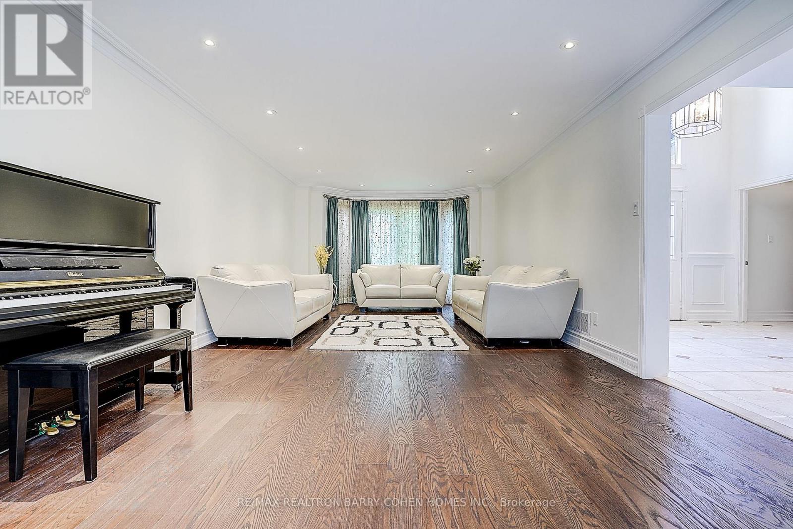 44 PRINCE EDWARD BOULEVARD - Image 7