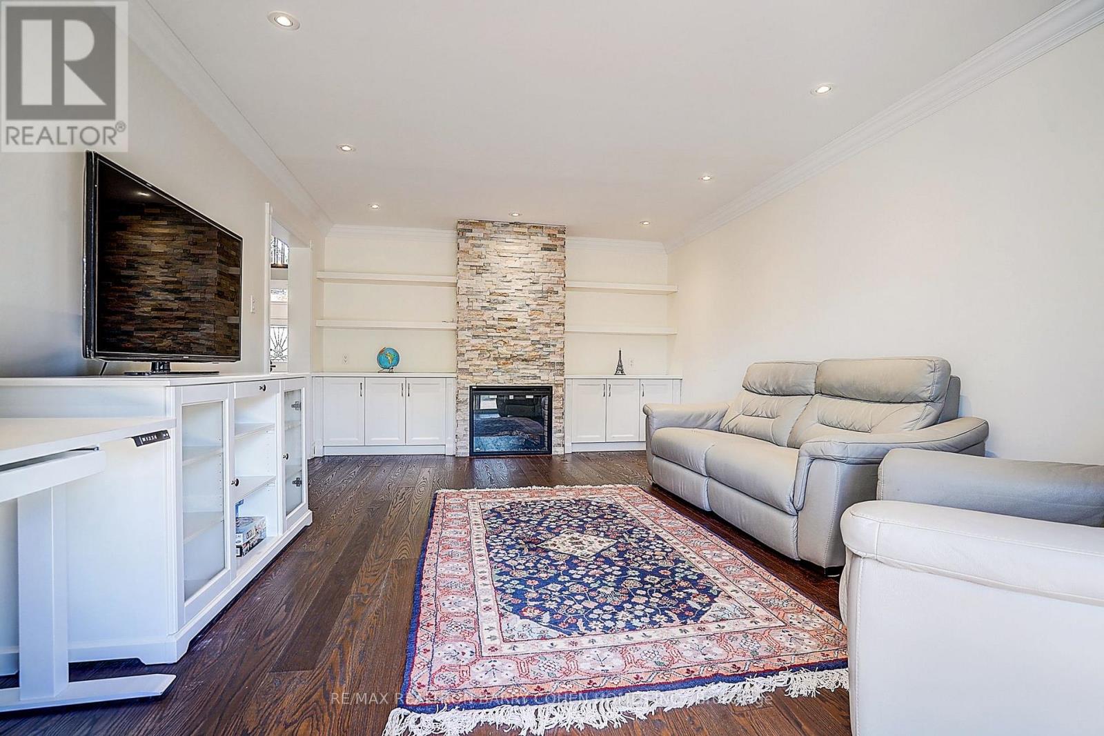 44 PRINCE EDWARD BOULEVARD - Image 18