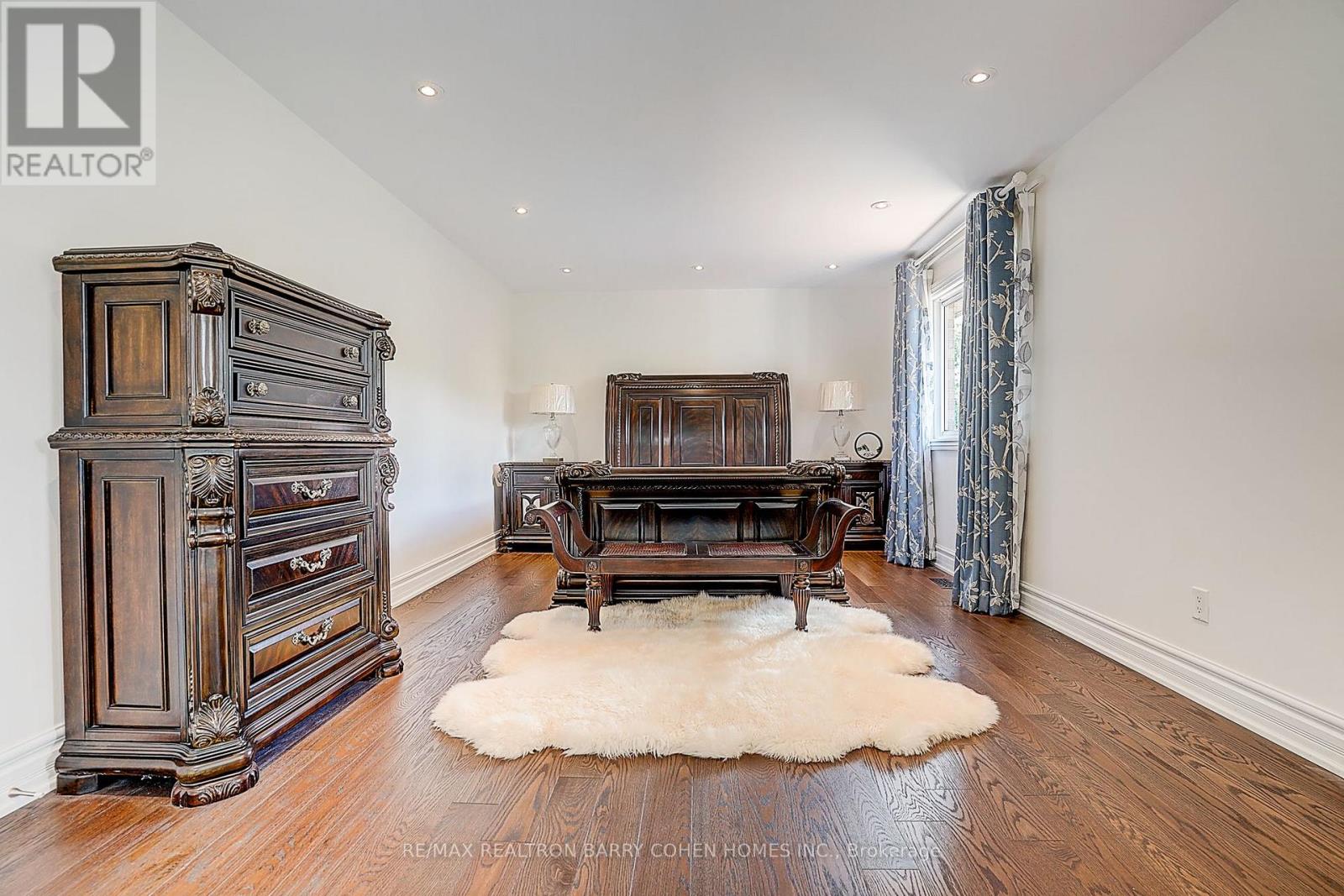 44 PRINCE EDWARD BOULEVARD - Image 24