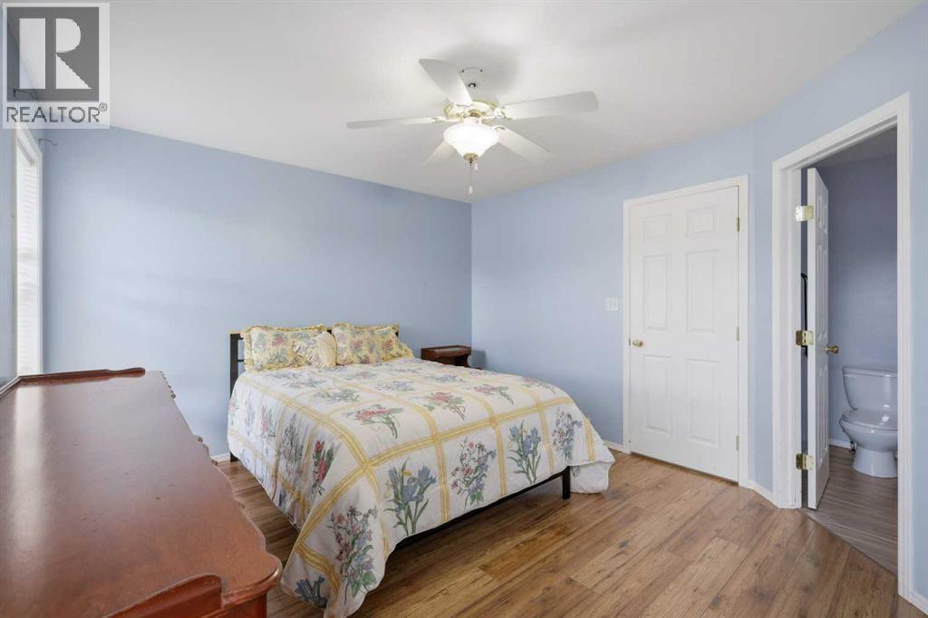 Listing photo – 142 Robinson, Penhold