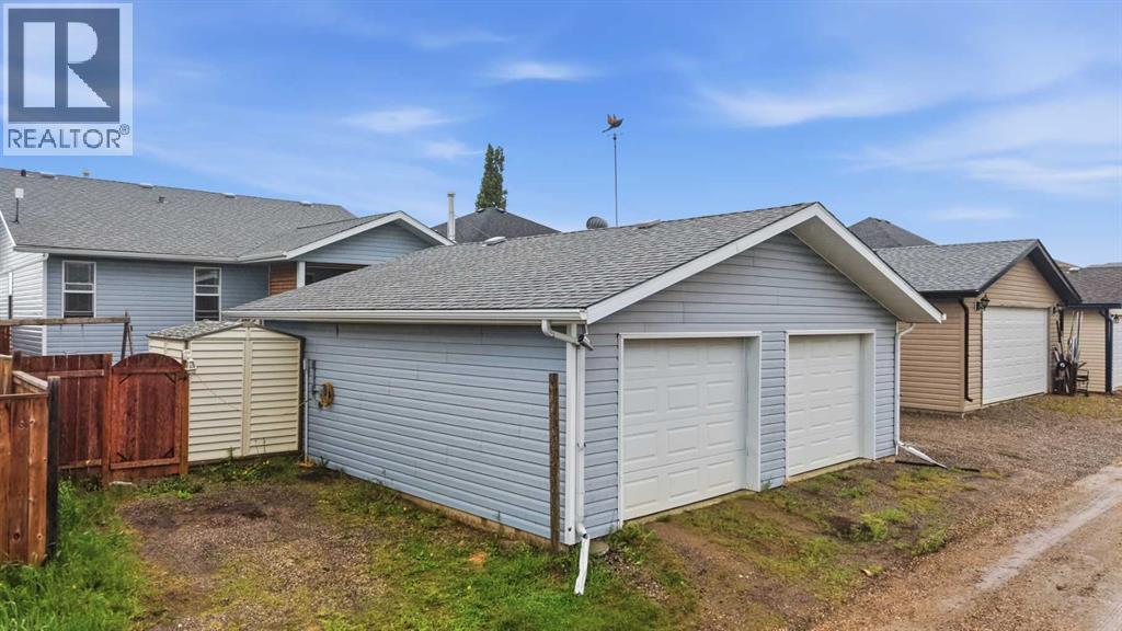 Listing photo – 142 Robinson, Penhold