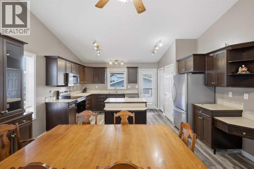 Listing photo – 142 Robinson, Penhold