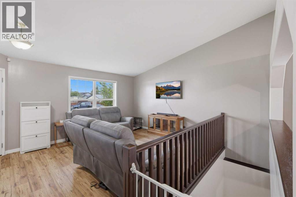 Listing photo – 142 Robinson, Penhold