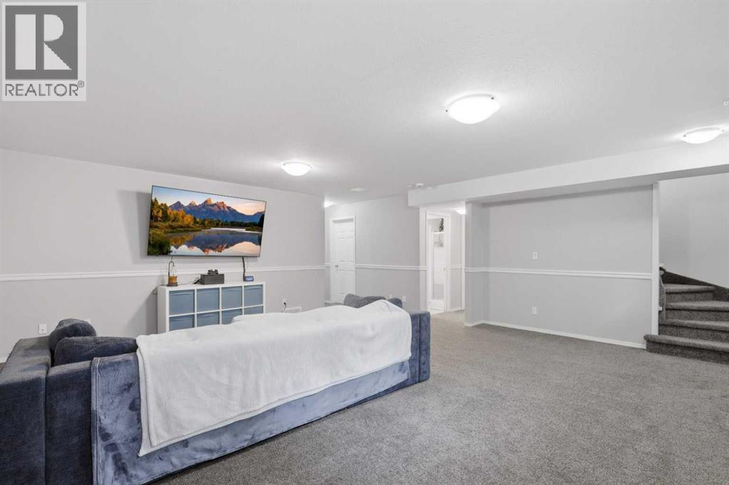 Listing photo – 142 Robinson, Penhold