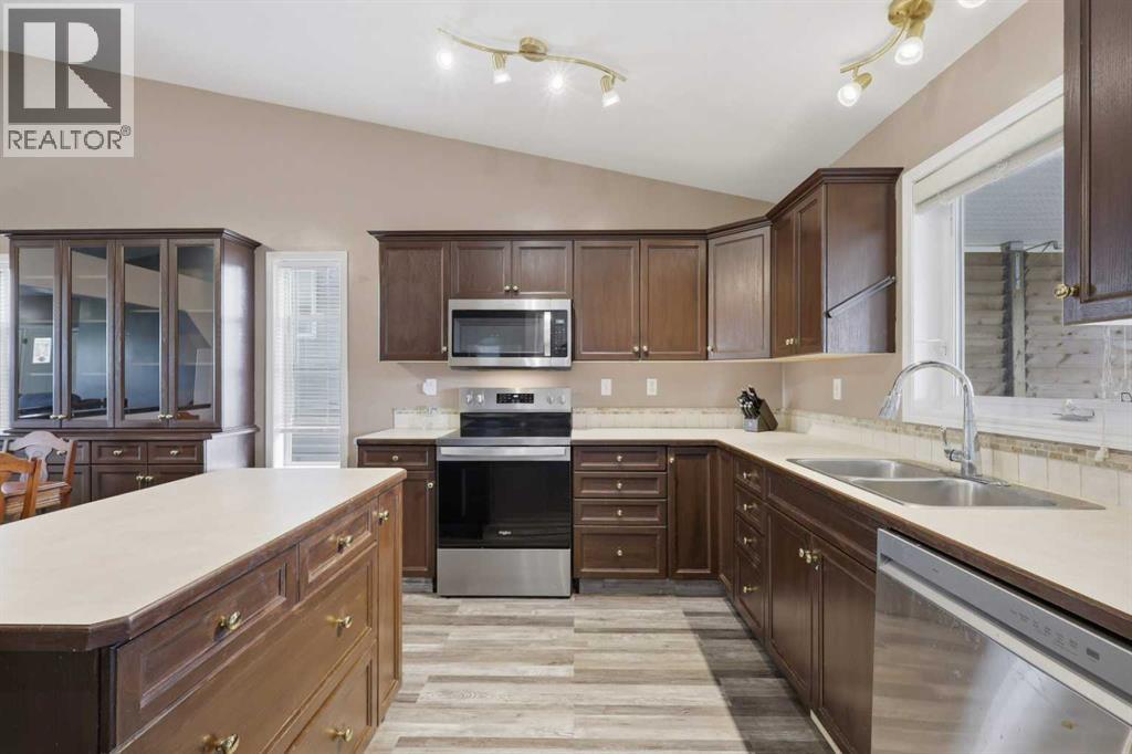 Listing photo – 142 Robinson, Penhold