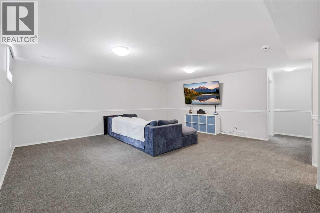 Listing photo – 142 Robinson, Penhold