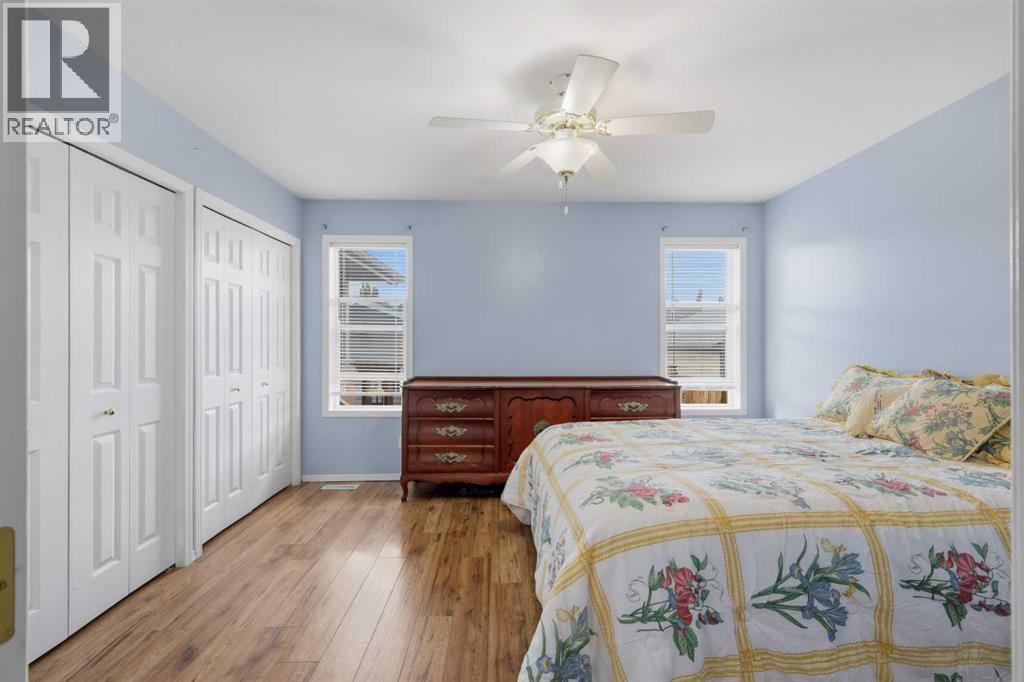 Listing photo – 142 Robinson, Penhold