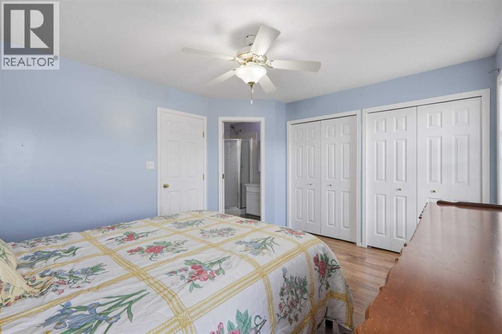 Listing photo – 142 Robinson, Penhold