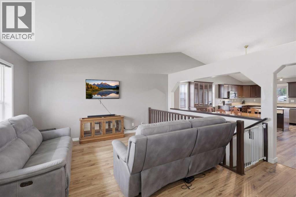 Listing photo – 142 Robinson, Penhold