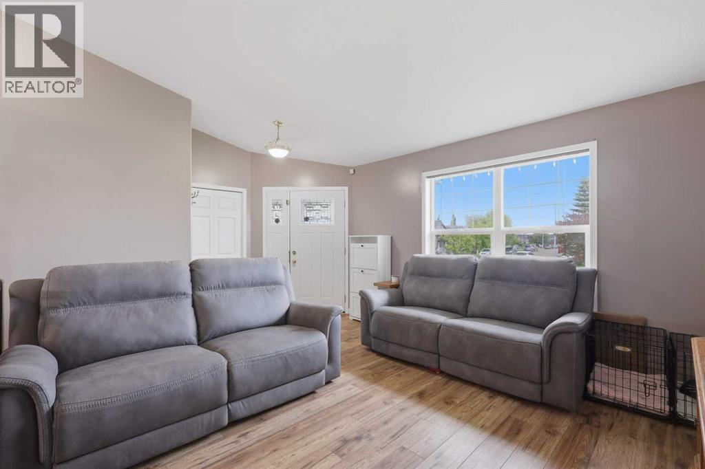 Listing photo – 142 Robinson, Penhold