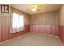 11 E 300 N, Raymond, AB T0K2S0 Photo 32