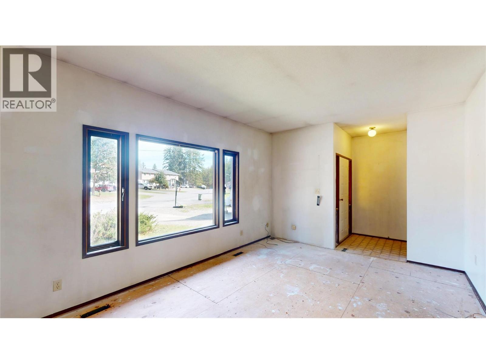 8 of 49 - 281 Kimbrook Crescent