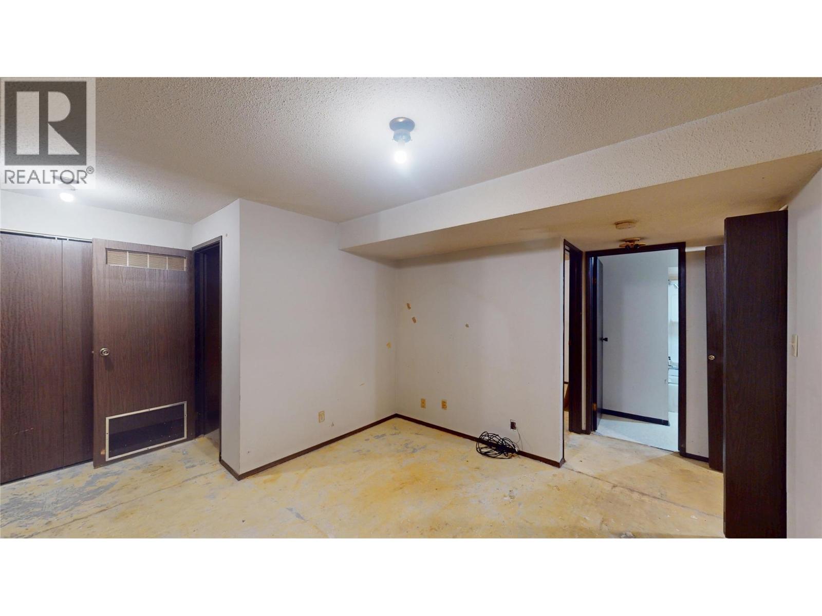 22 of 44 - 283 Kimbrook Crescent