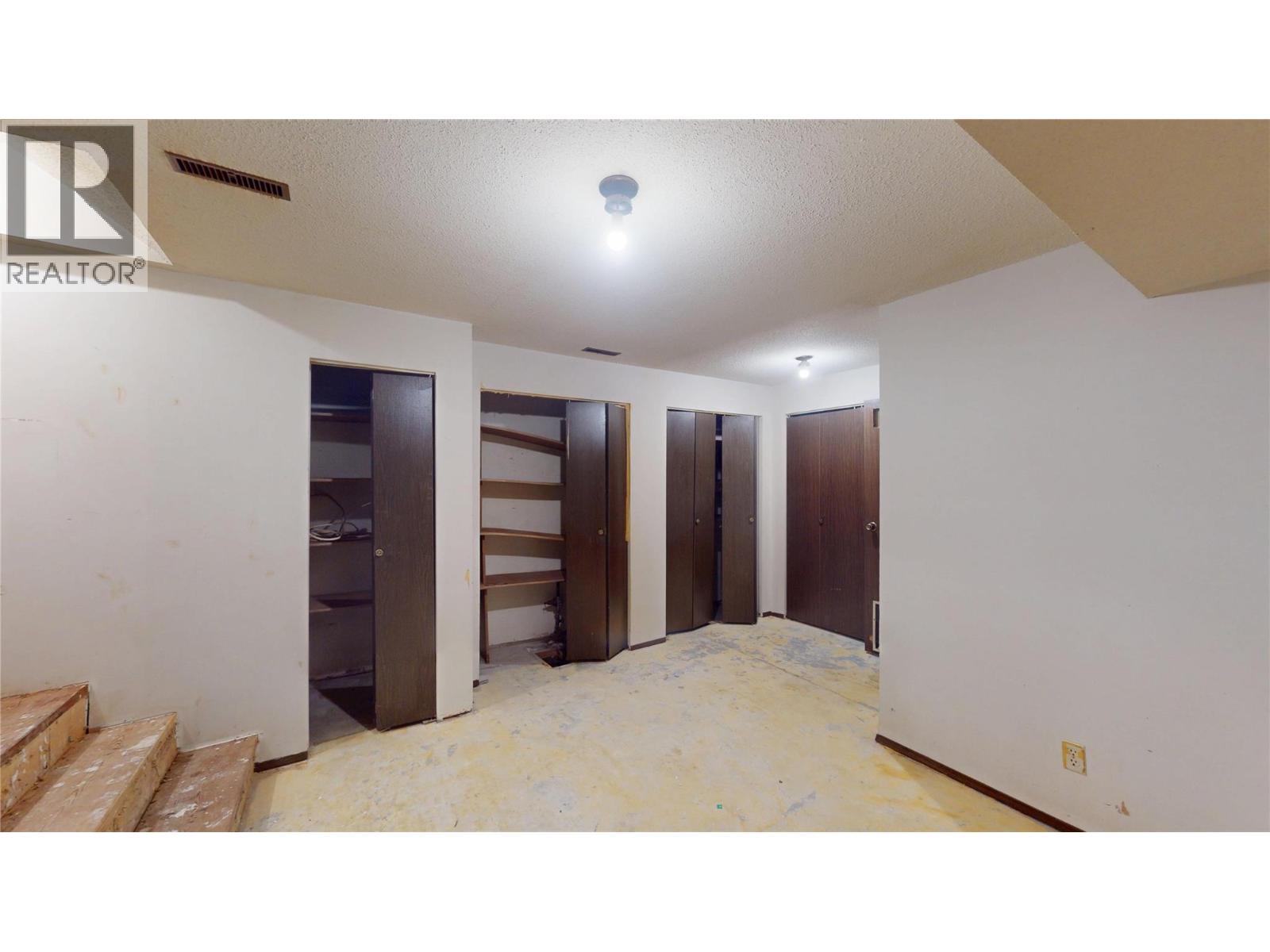 23 of 44 - 283 Kimbrook Crescent