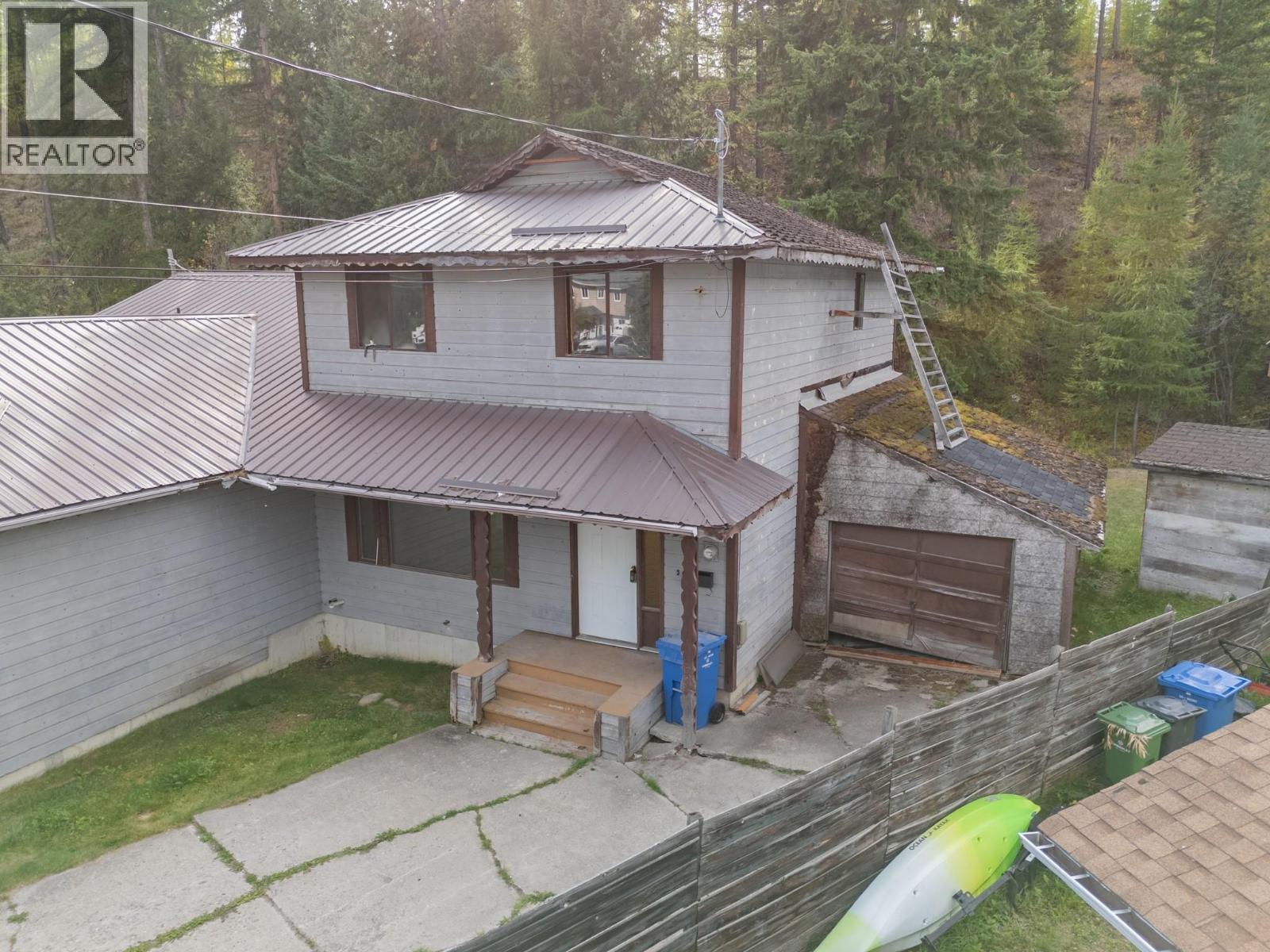 2 of 44 - 283 Kimbrook Crescent