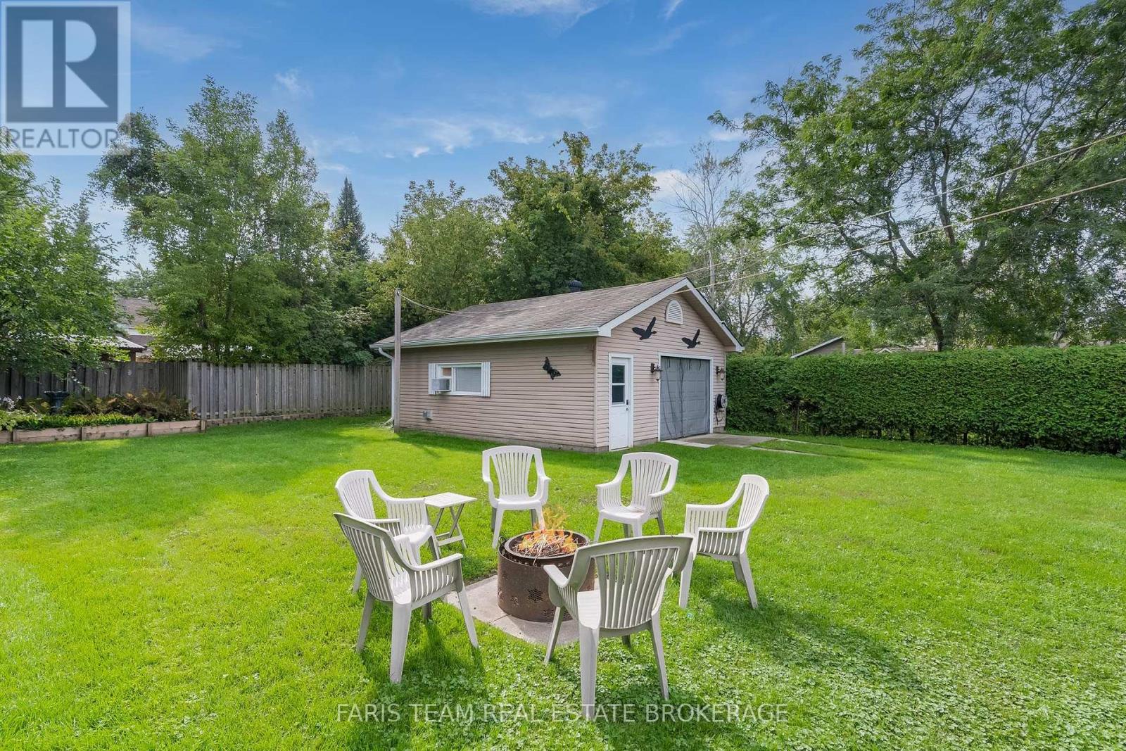 1033 Cameron Street, Innisfil, Ontario, L0L1C0, Innisfil, Ontario — photo 2 of 5