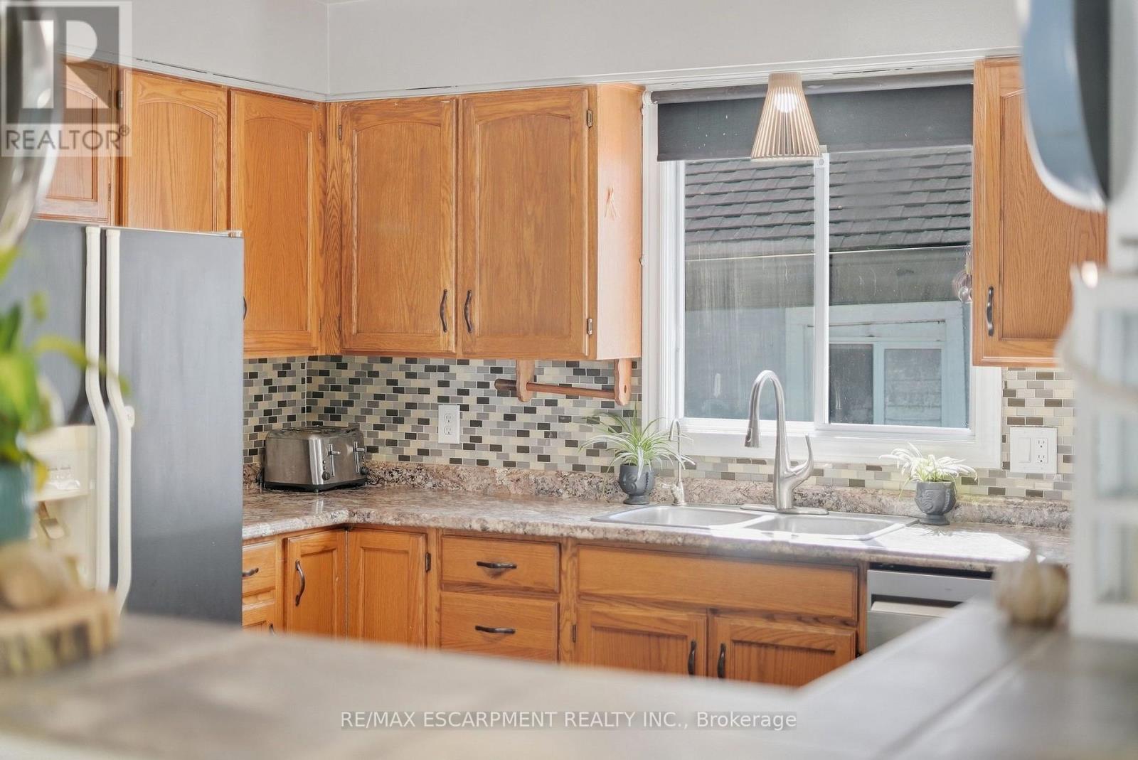 34 GRANTHAM AVENUE S - Image 21
