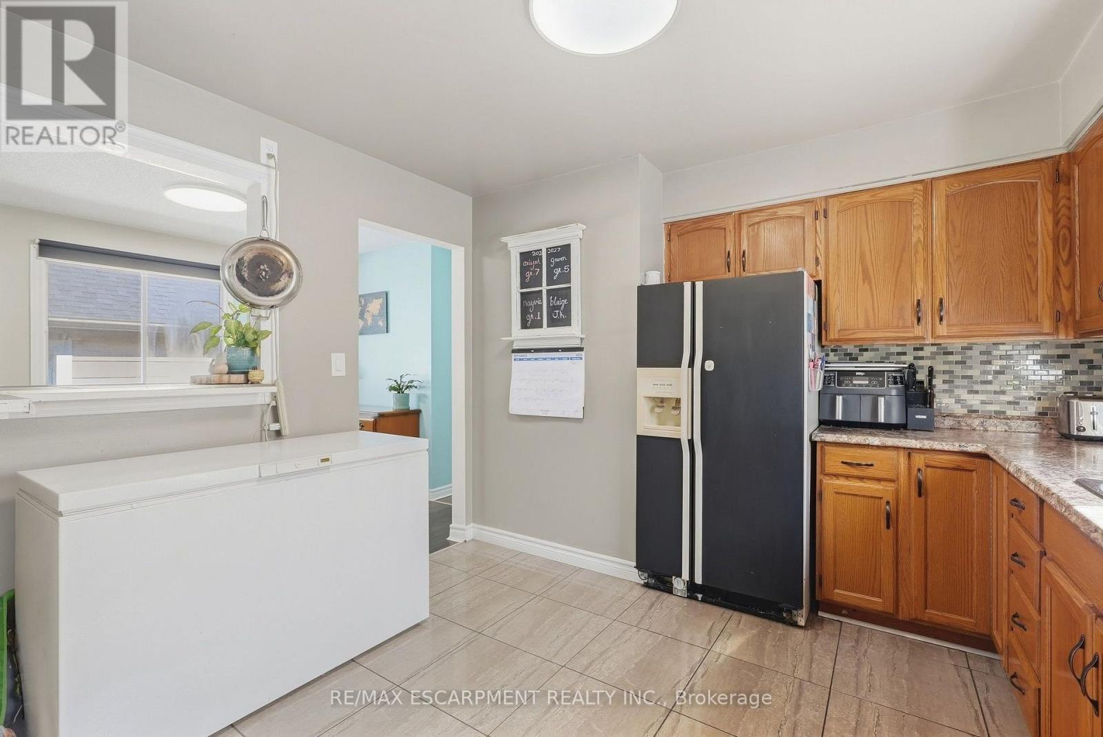 34 GRANTHAM AVENUE S - 23