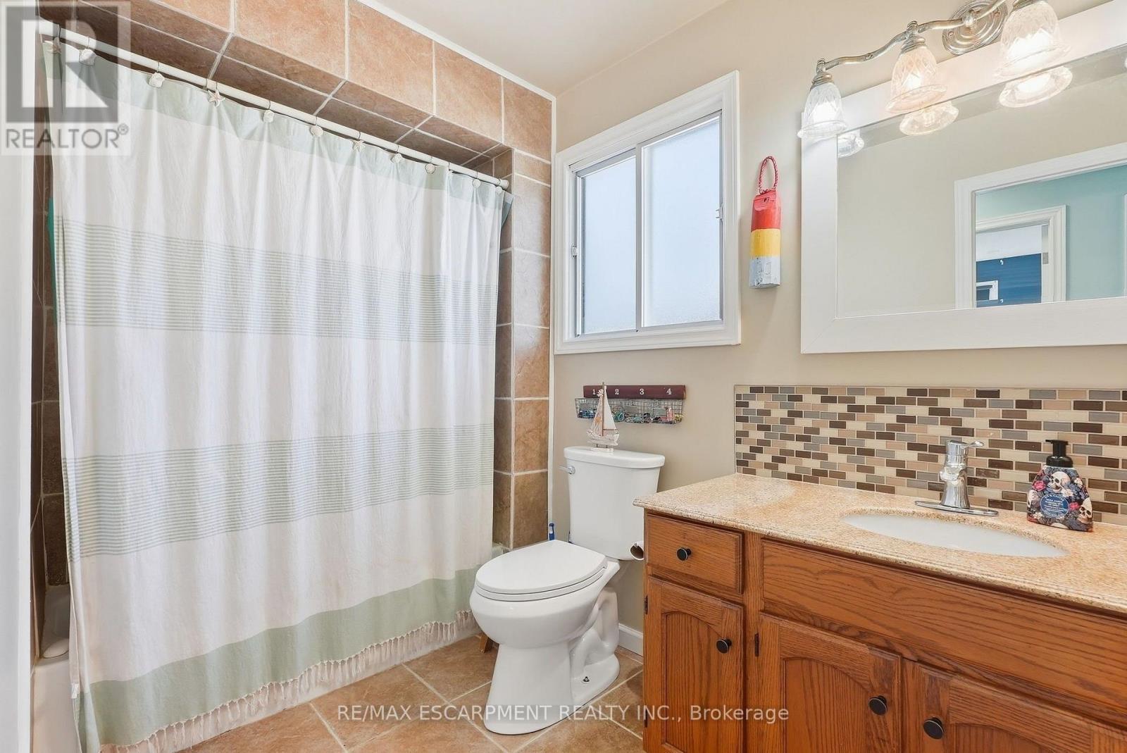 34 GRANTHAM AVENUE S - Image 33