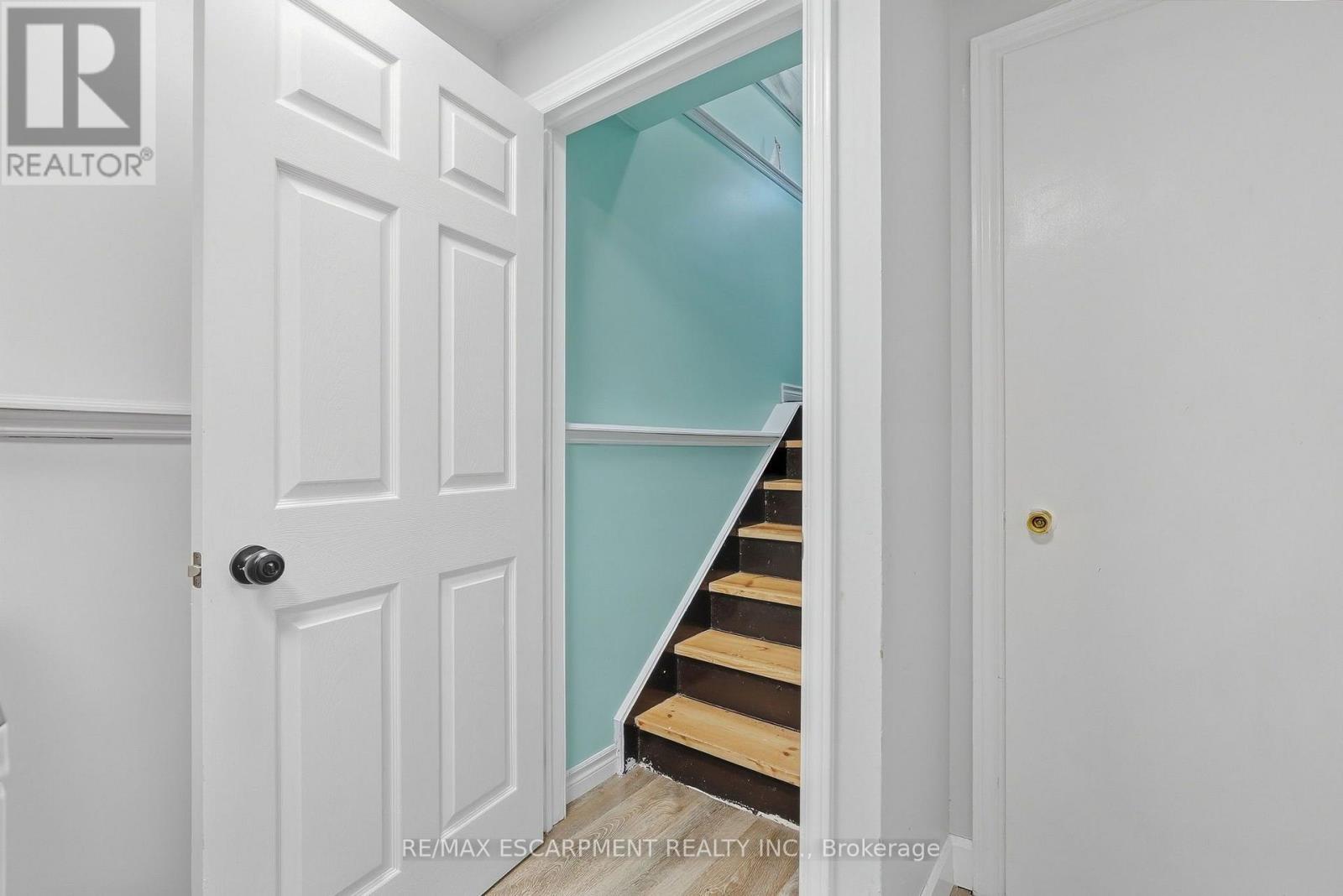 34 GRANTHAM AVENUE S - 34