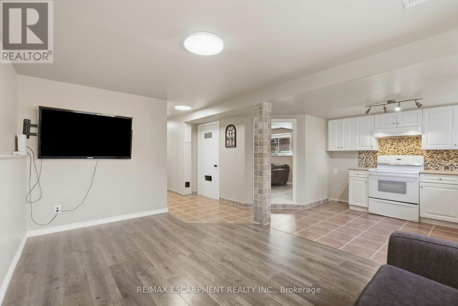 34 GRANTHAM AVENUE S - 41