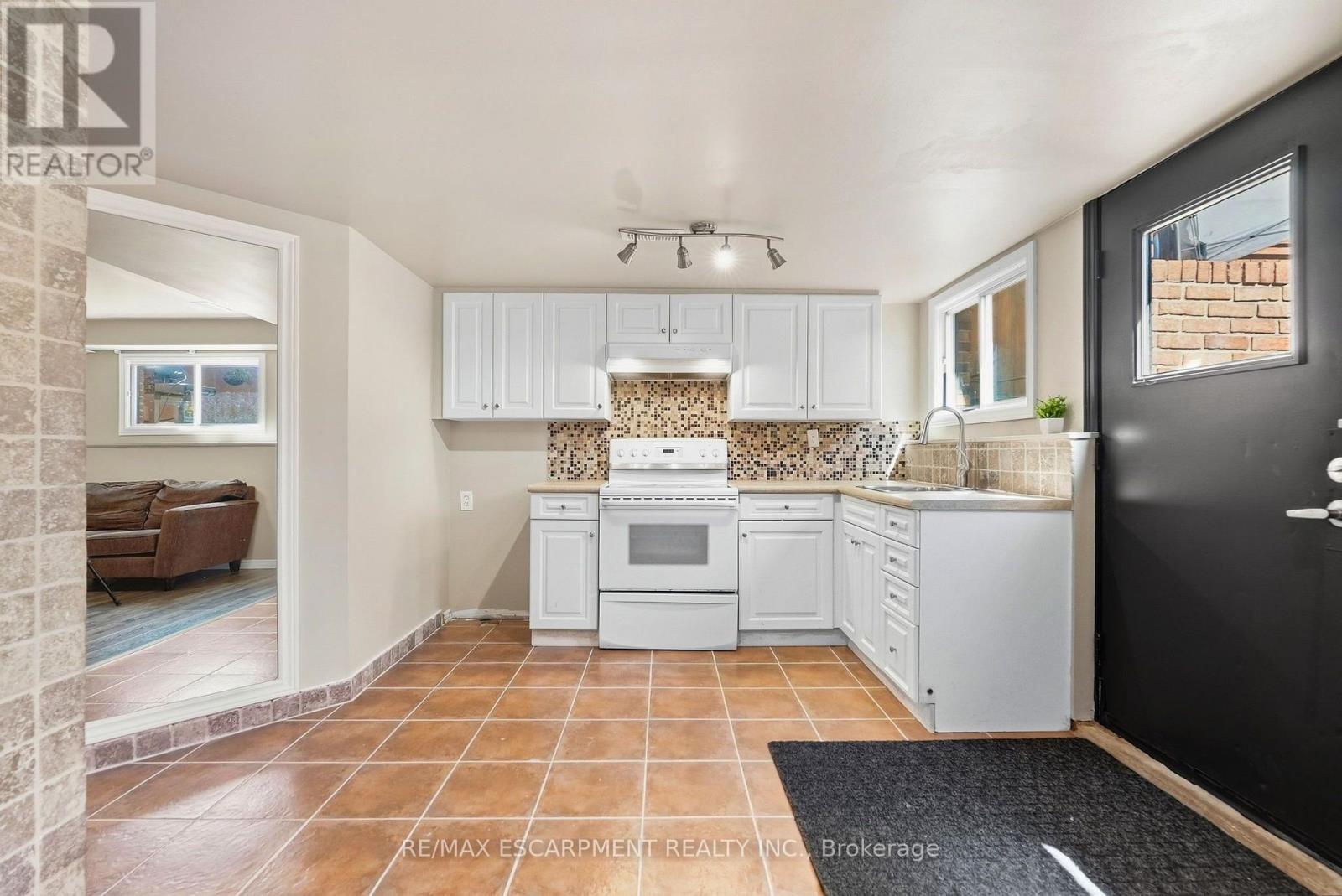 34 GRANTHAM AVENUE S - 42