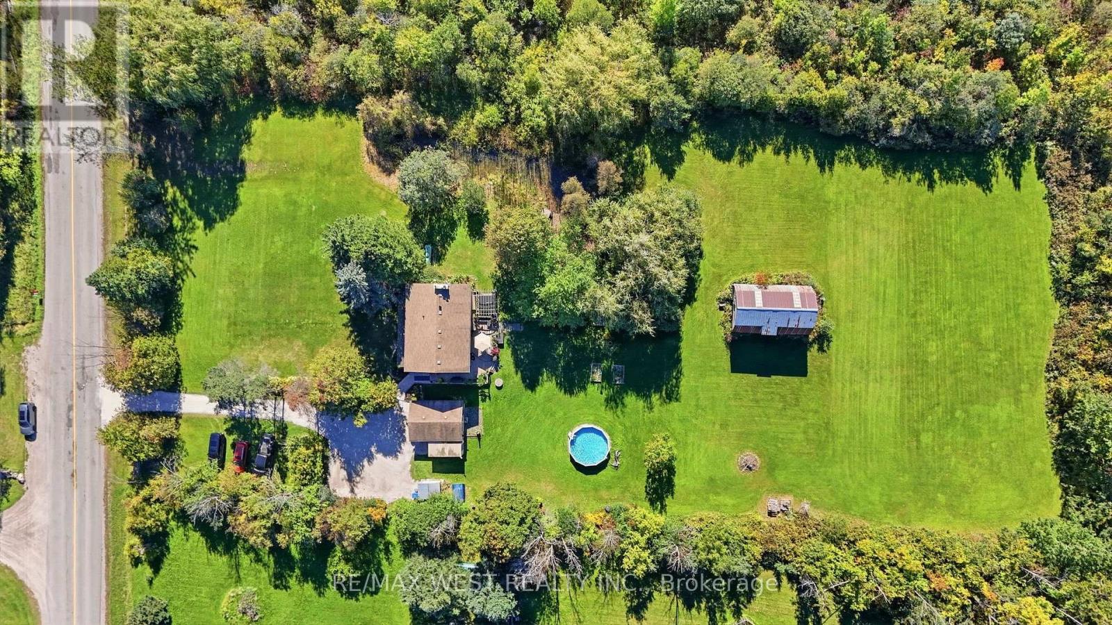 9244 Halton Erin Townline, Erin, Ontario, L7J2L8, Erin, Ontario — photo 2 of 5