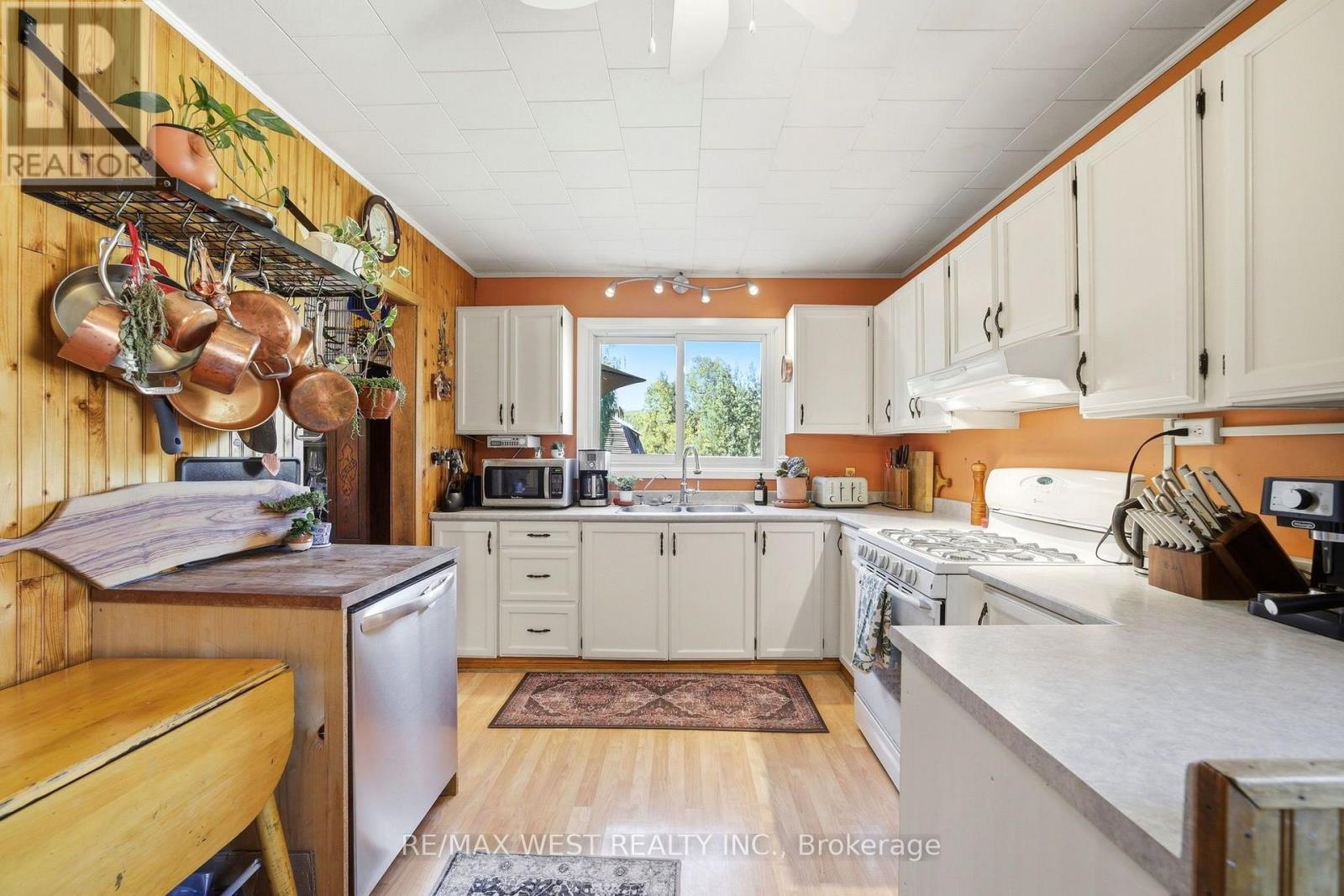 9244 Halton Erin Townline, Erin, Ontario, L7J2L8, Erin, Ontario — photo 5 of 5