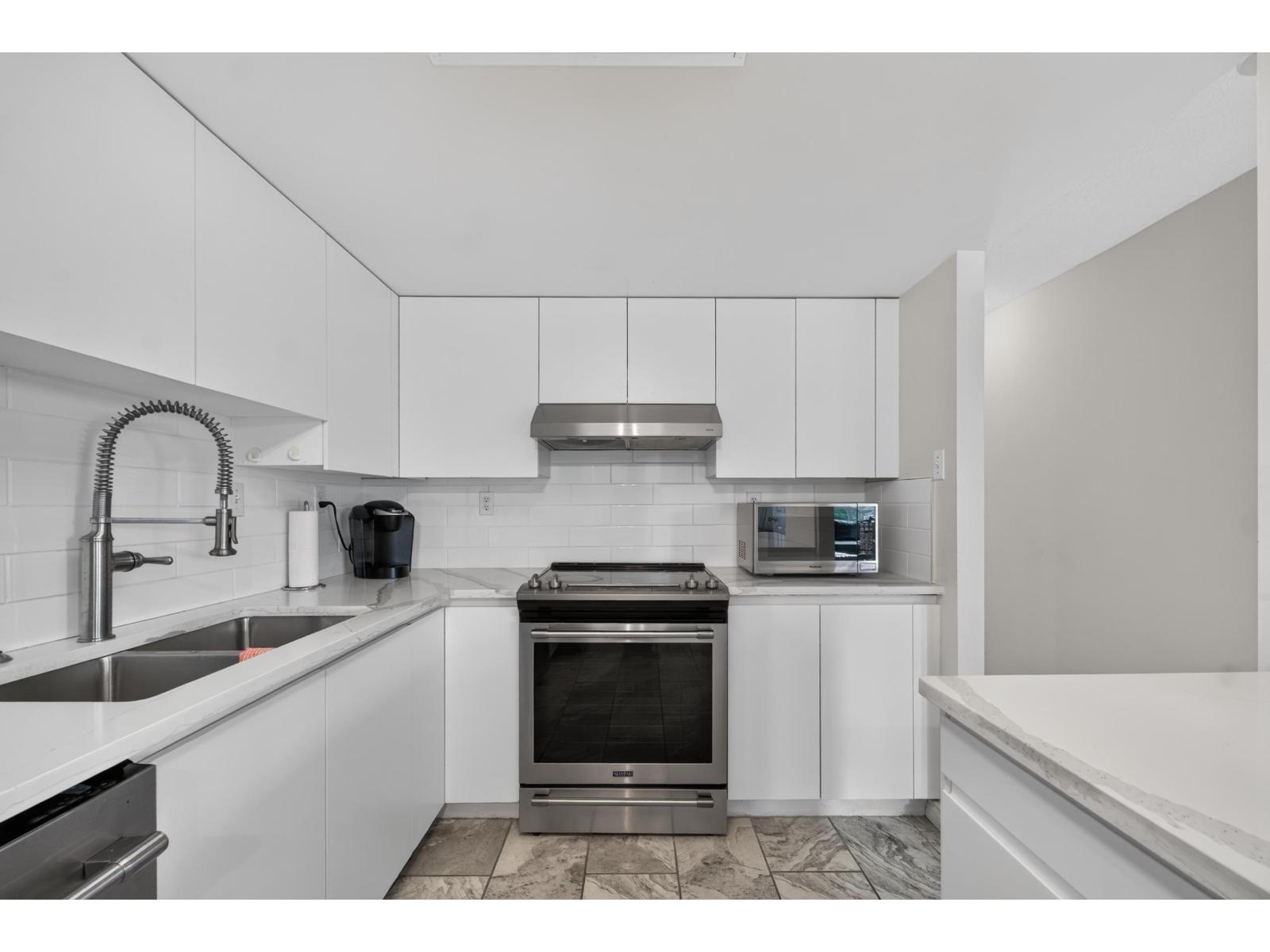 2 Bed, 2 Bath House for Sale in Surrey – 1502 10082 148 STREET, Surrey – MLS# R3169517 - Image 11