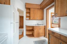 Foyer - 1087 Dominion Street, Winnipeg, MB R3E2P3 Photo 8