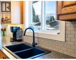 Kitchen - 1669 Hiob Road, Revelstoke, BC V0E2S0 Photo 15