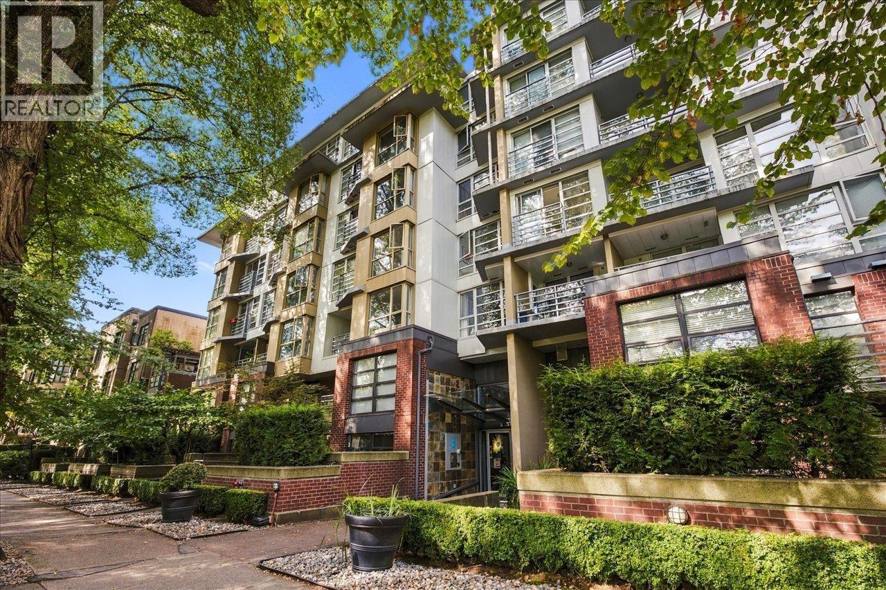 403 2137 W 10TH AVENUE
