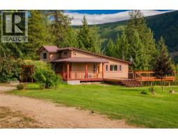 Bedroom - 2396 Nault Road, Pass Creek, BC V1N4T5 Photo 8