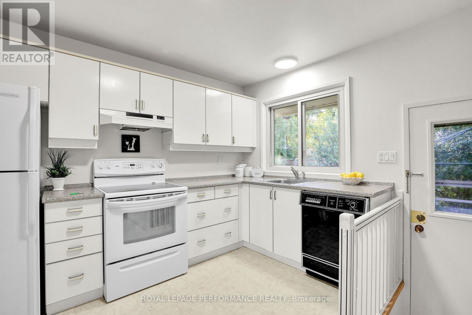 25 Thorncliff Place