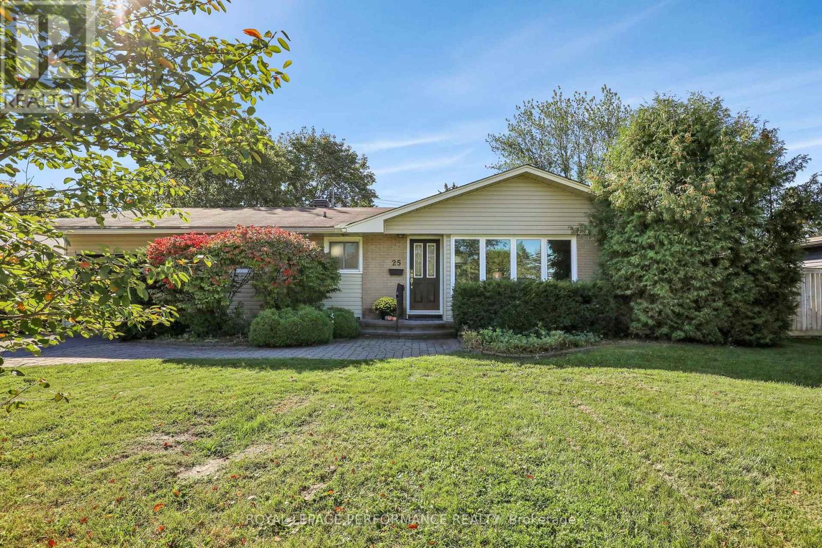 25 THORNCLIFF PLACE - 2