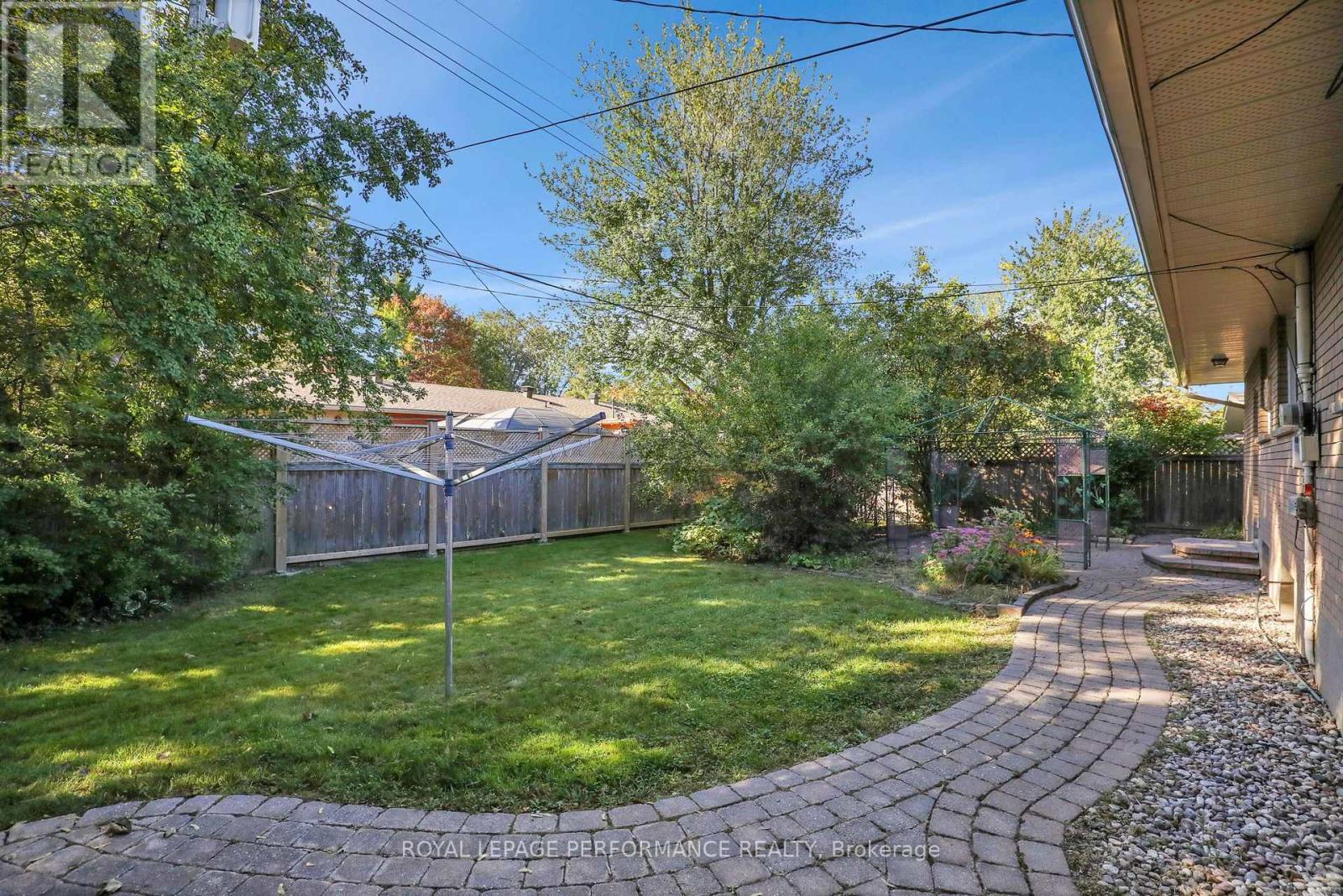 25 Thorncliff Place