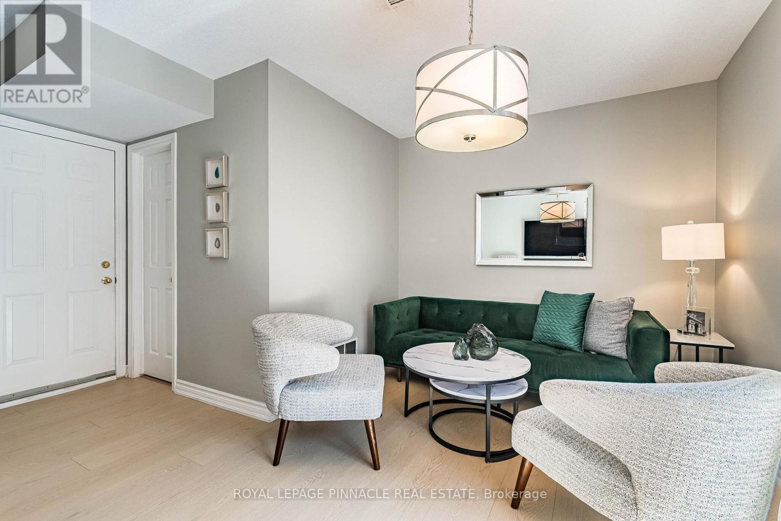 #4 3480 UPPER MIDDLE ROAD - 41