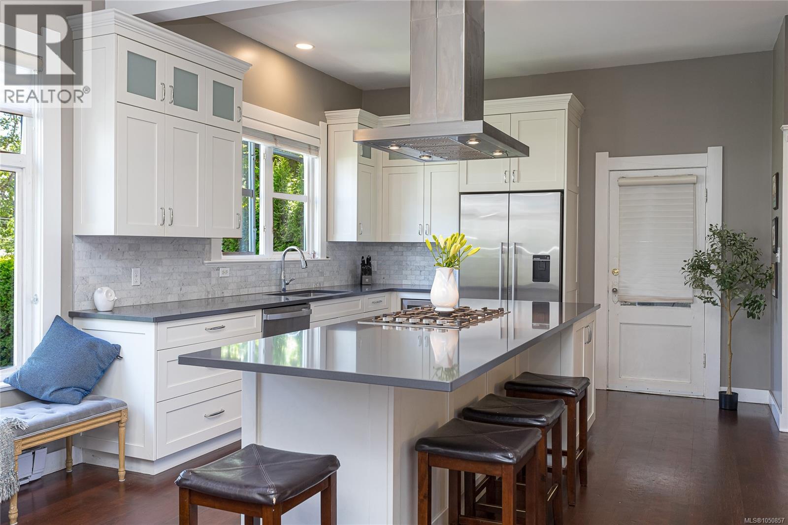 875 Richmond Ave - 8