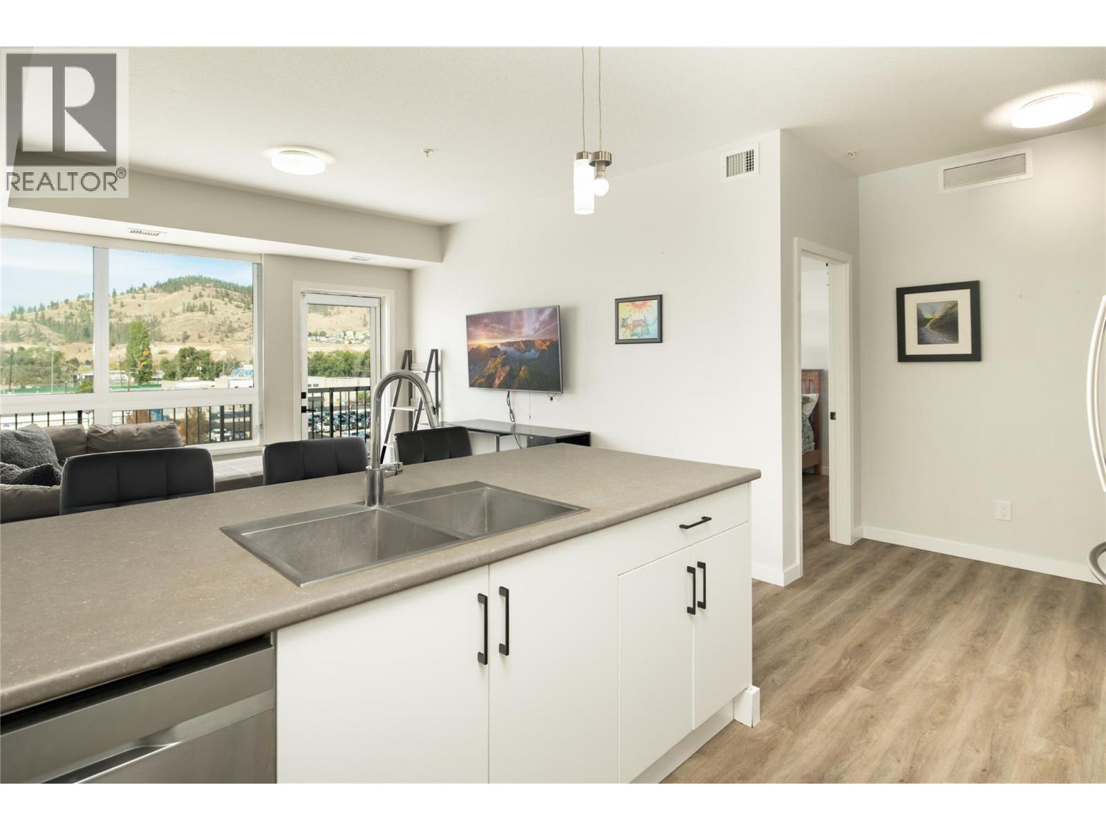 403 1215 St. Paul Street, Kelowna