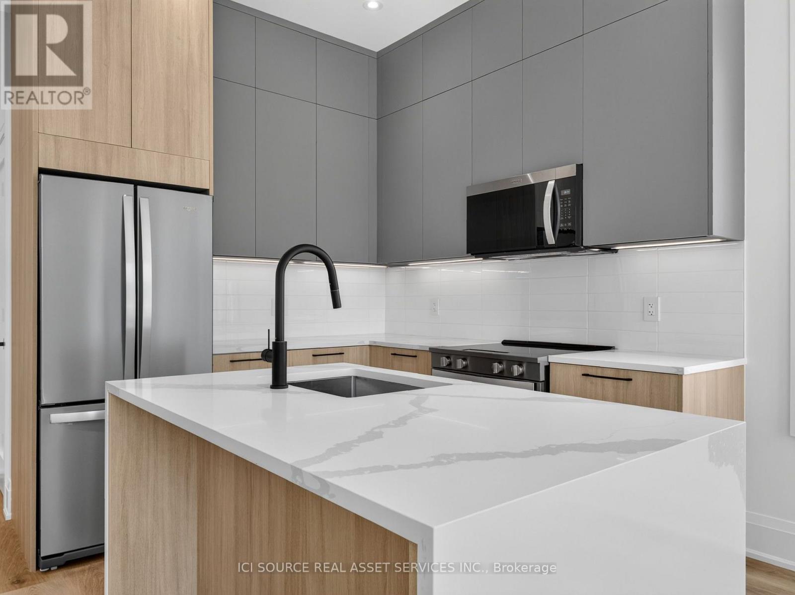 UNIT 4 - 28 NORCROSS ROAD, Toronto (Clanton Park) — photo 8
