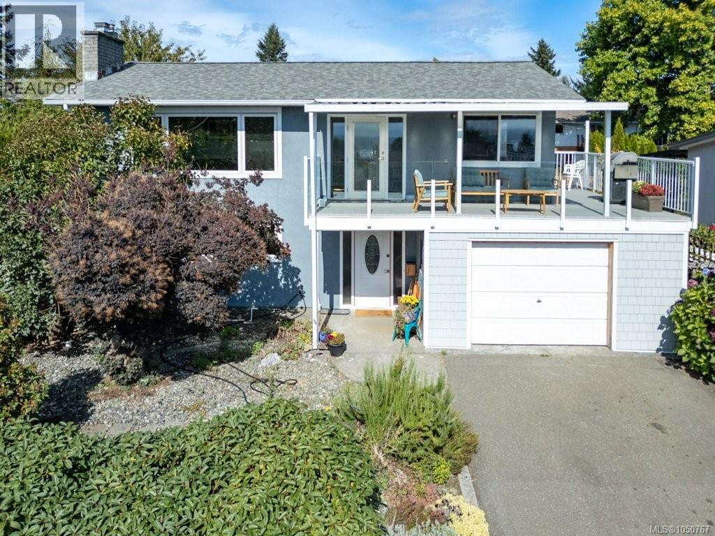 2158 Downey Avenue, Comox, British Columbia, V9M1W8, Comox, British Columbia — photo 2 of 5