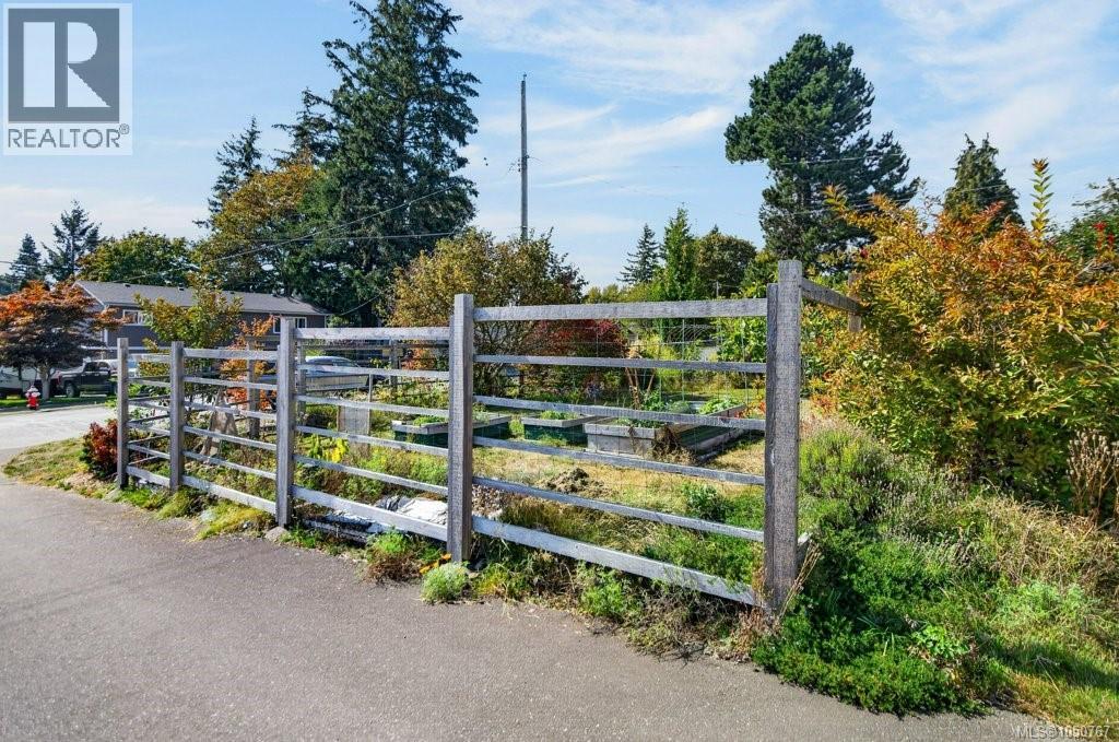 2158 Downey Ave - Image 86