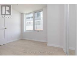 Th 01 - 1010 Portage Parkway, Vaughan, ON L4K0K3 Photo 11