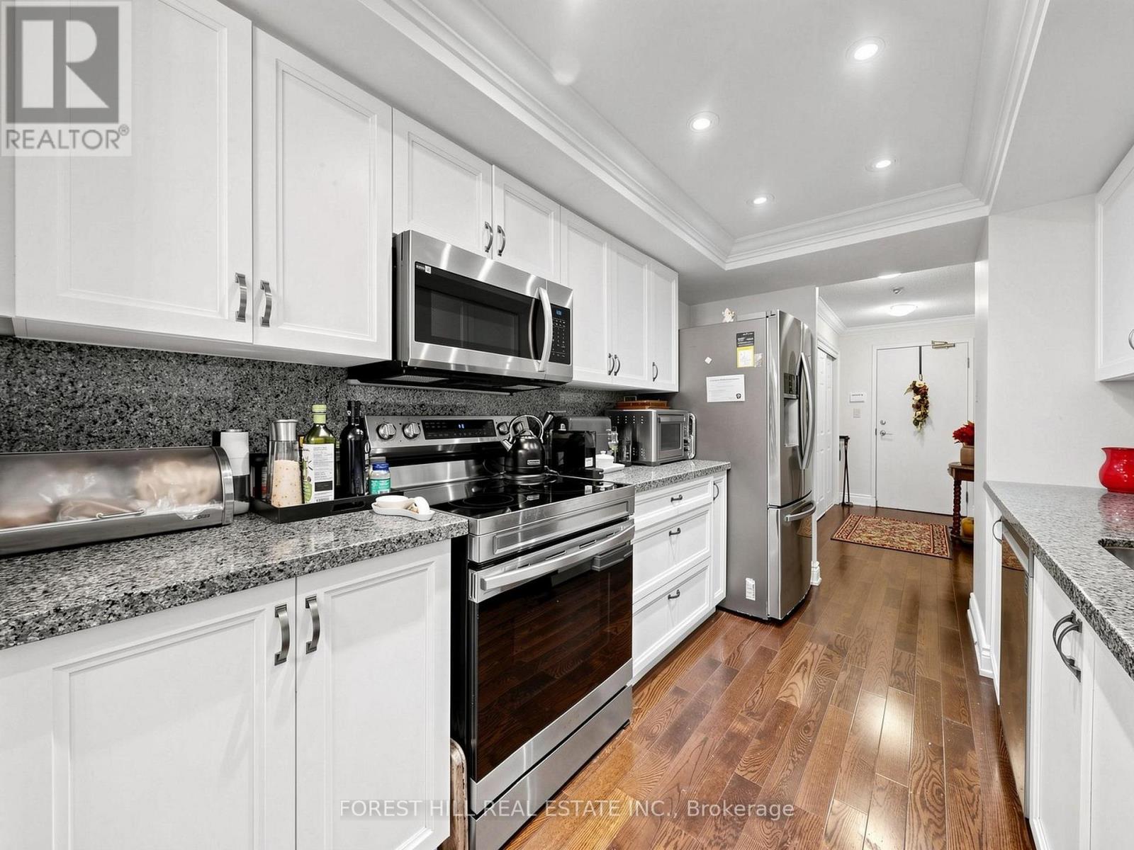 #225 14924 YONGE STREET - 15